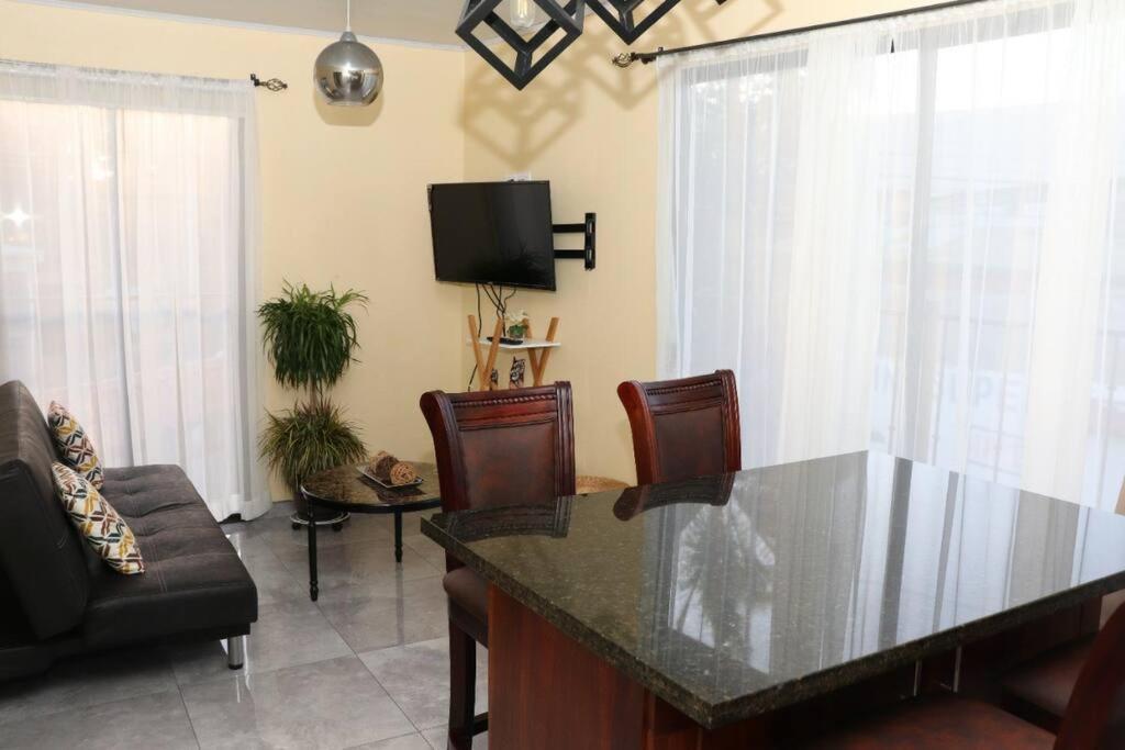 Airport Sjo Residence - Edward & Familia Inn Rio Segundo Екстер'єр фото