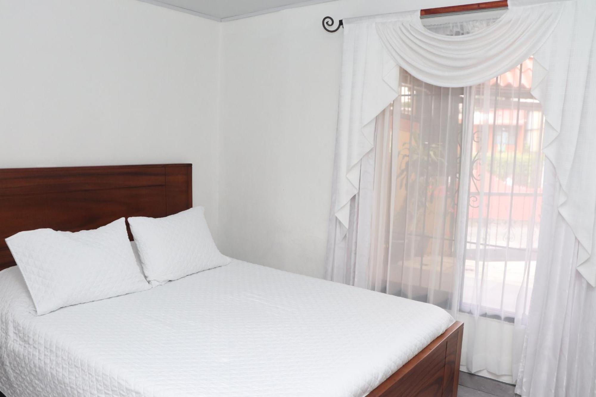 Airport Sjo Residence - Edward & Familia Inn Rio Segundo Екстер'єр фото